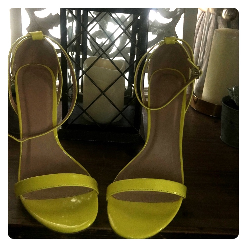 🍋 yellow patenleather ankle strap stiletto sandal